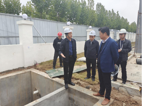 10.9（石化公司）市產(chǎn)業(yè)集團(tuán)黨委書記、董事長劉培建一行蒞臨石化公司金頂山路加油站調(diào)研指導(dǎo)工作231.png