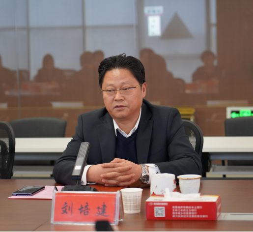 11.10西平縣考察團蒞臨市產業(yè)集團考察交流(1)339.png