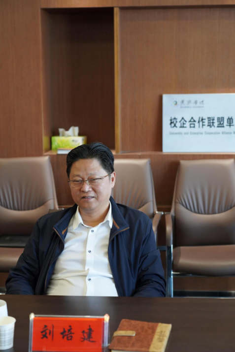 11.29中國銀行到訪產業(yè)集團268.png