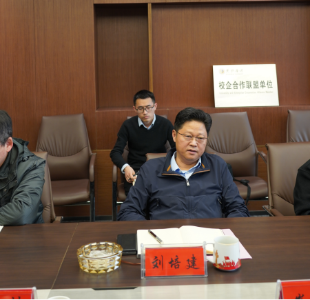 中原銀行一行到訪市產業(yè)集團302.png