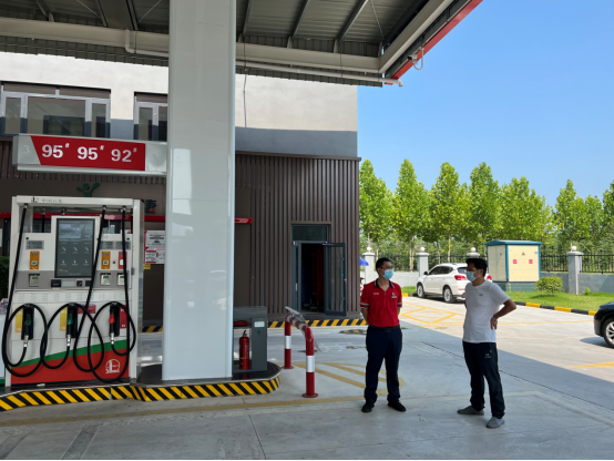 7.14市產(chǎn)業(yè)集團黨委書記、董事長劉培建深入子公司檢查疫情防控工作614.png